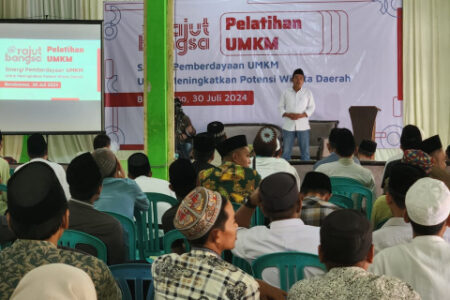 Ahli Pendamping Desa Ajak Santri Bondowoso Jadi Pengusaha Muda Pelatihan UMKM para santri di Pondok Pesantren Nurul Ulum Bondowoso, Jawa Timur.