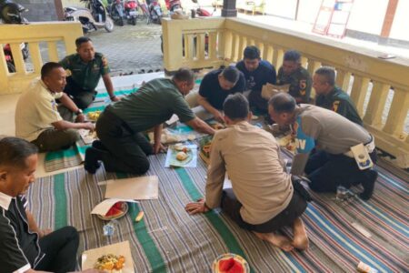 Rayakan Hari Bhayangkara, Polsek Sumberrejo Polres Bojonegoro Gelar Selamatan Anggota Polsek Sumberrejo Polres Bojonegoro selamatan rayakan HUT Bhayangkara