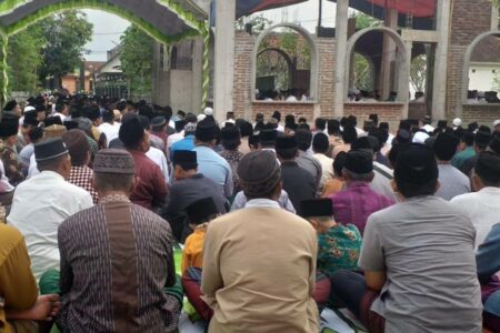 Haul Mbah Abdurrohman Klotok Padangan, Suasana Langit Bojonegoro Penuh Kesejukan Haul Mbah Abdurrohman Klotok di Desa Klotok Kecamatan Padangan Kabupaten Bojonegoro ramai para peziarah.
