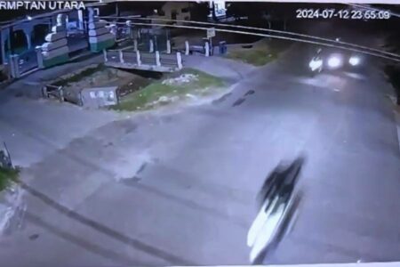 Rekaman CCTV Diduga Aksi Kejar-kejaran Remaja yang Tewas di Bojonegoro Menyebar Rekaman CCTV Diduga Aksi Kejar-kejaran Remaja yang Tewas di Bojonegoro Menyebar