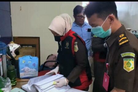 Kejari Bojonegoro Geledah Kantor UMC Suzuki Surabaya Selama 6 Jam foto beritajatim