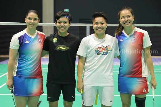 Ganda putri Apriyani Rahayu/Siti Fadia Silva Ramadhanti usai menggelar latih tanding dengan ganda putri Prancis Margot Lambert/Anne Tran pada training camp di Chambly, Jumat (19/7/2024). (Foto: PBSI)