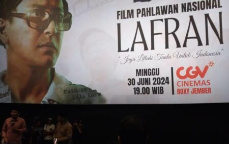 Calon Bupati Fawait Nonton Film Lafran Bareng Keluarga Besar HMI Jember
