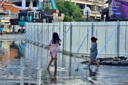 Air PDAM di Sejumlah Wilayah Surabaya Mampet, Warga Boleh Minta Suplai Air Gratis