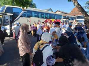 Jemaah Haji Kloter 96 Tiba di Sumenep, Bagaimana Kondisinya?