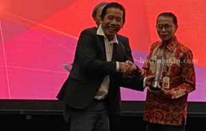 Pemkab Jember Terima Penghargaan Media Innovation dalam Puncak Jatim Media Summit