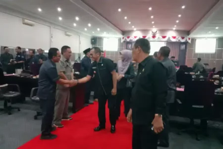 Pj Bupati Bondowoso Pamitan Lewat Pantun di Paripurna DPRD foto beritajatim