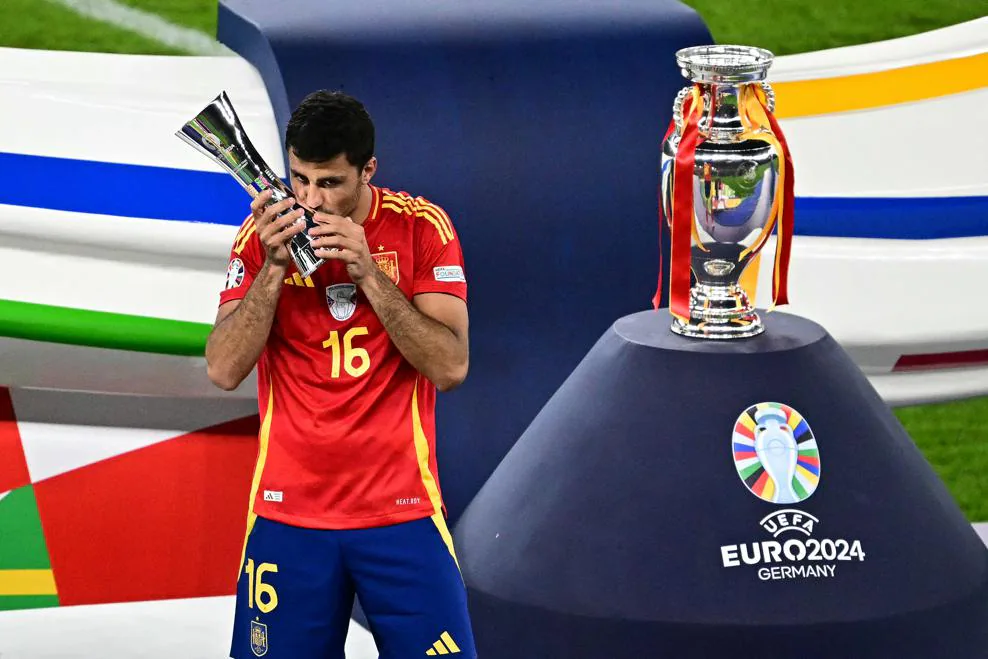 Rodri gelandang Spanyol terpilih sebagai pemain terbaik dalam penyelenggaraan Euro 2024 di Jerman. Foto: UEFA