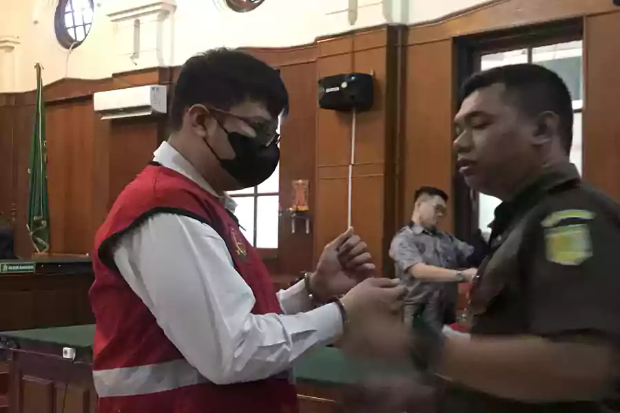 Ronald Tannur saat menjalani sidang dugaan penganiayaan terhadap sang kekasih Dini Sera Afrianti.