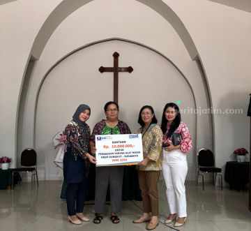 Yayasan BRIKasih Bantu Sarana Alat Musik Gereja HKBP Rungkut Surabaya
