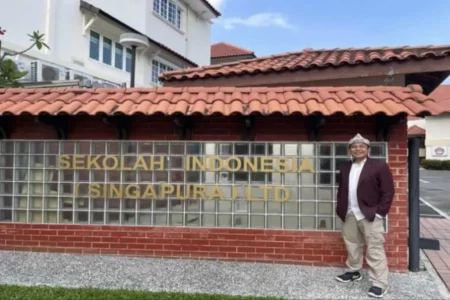 Dosen Unesa Gelar Pelatihan Penulisan Karya Ilmiah di Sekolah Indonesia Singapura