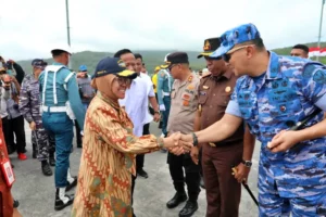 Mensos Risma Laksanakan Bhakti Sosial di Pulau Kei Besar Setelah 27 Jam Perjalanan Laut Tri Rismaharini