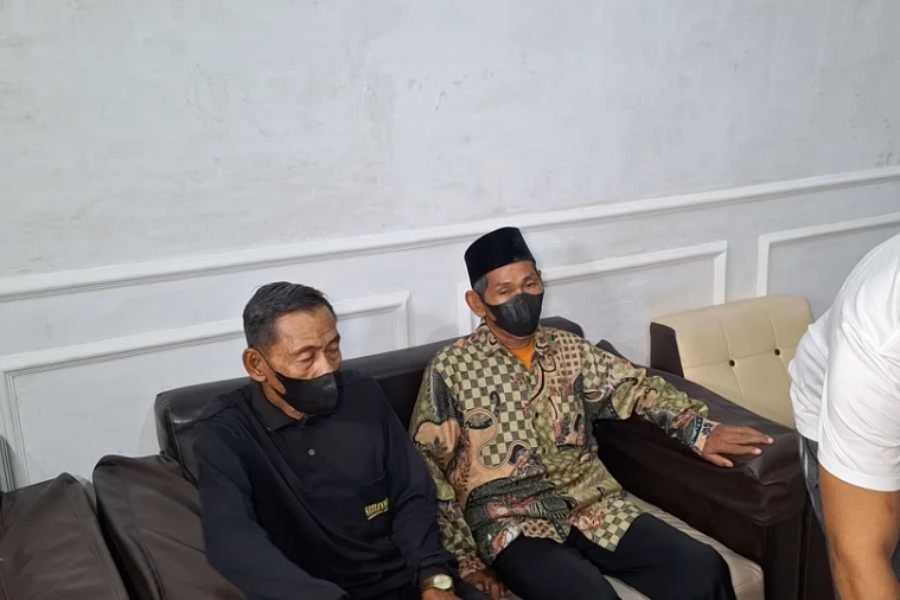 SA dan TU, dua pelaku pencabulan terhadap gadis SMP sampai hamil, saat hendak diperiksa di Unit PPA Satreskrim Polres Ngawi.