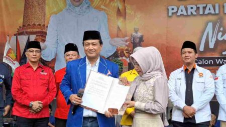 Delapan Partai Parlemen di Kota Mojokerto Deklarasi Dukung Ning Ita foto beritajatim