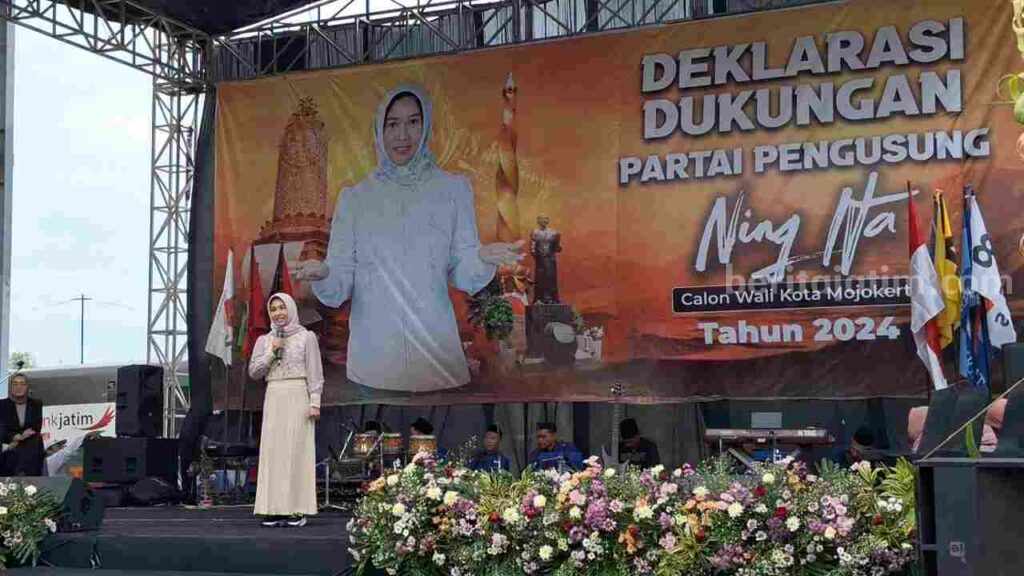 Calon Wali Kota Mojokerto, Ika Puspitasari usai Deklarasi Dukungan Partai Pengusung Ning Ita Calon Wali Kota Mojokerto Tahun 2024 di halaman GOR Seni Majapahit Kota Mojokerto, Kamis (4/7/2024). [Foto : Misti/beritajatim.com]