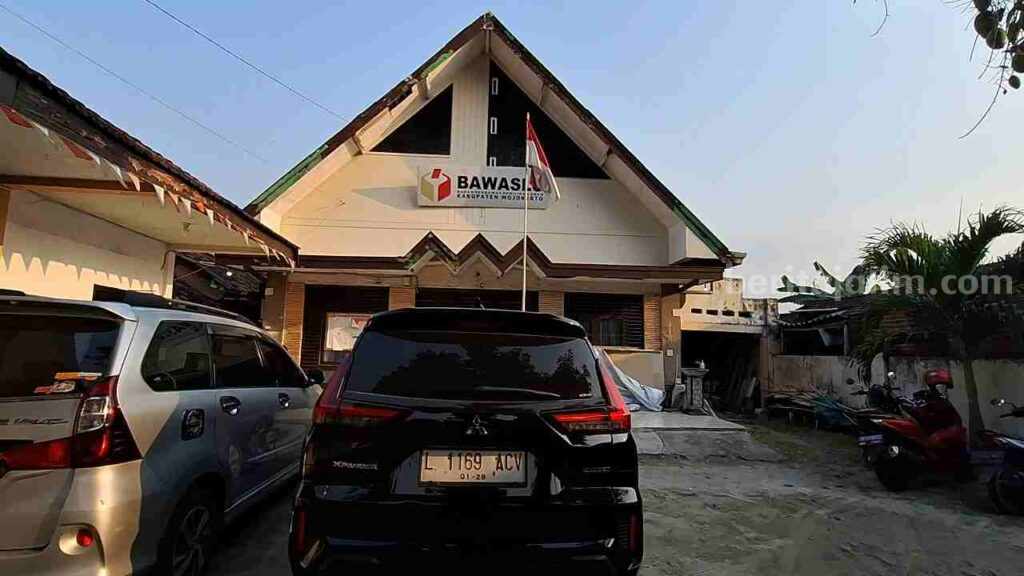 Kantor Bawaslu Kabupaten Mojokerto di Jalan Raya Kauman, Desa Bangsal, Kecamatan Bangsal, Kabupaten Mojokerto. [Foto: Misti/beritajatim.com]
