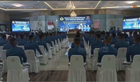 Anak Penjaga Warung Kelontong Jadi Lulusan Terbaik AAL