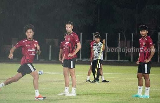 Jens Revan, Pemain naturalisasi timnas U19.