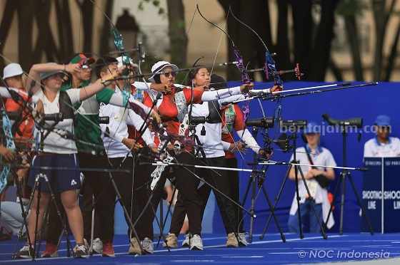 Tim panahan Indonesia tampil dalam kualifikasi Olimpiade 2024 di Invalides Arena, Paris pada Kamis (25/7/2024). (Foto: NOC Indonesia/Naif Muhammad Al’as)