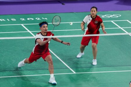 Jadwal Wakil Indonesia Cabang Badminton di Olimpiade 2024 Hari Ini Aksi Rinov Rinaldy/Pitha Haningtyas Mentari saat berduel lawan Kim Won Ho/Jeong Na Eun pada Sabtu (27/7/2024). Foto: PBSI/Badmintonphoto/Yohan Nonotte