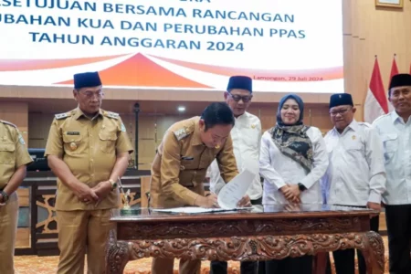 Rancangan Perubahan Kebijakan Umum APBD dan KUA PPAS Lamongan Tahun Anggaran 2024 Disetujui Yuhronur Efendi