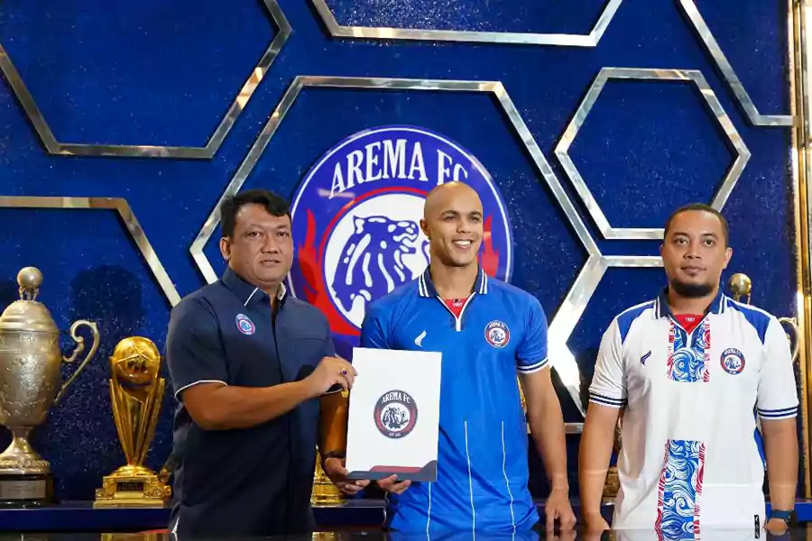 Pengenalan William Marcilio oleh manajemen Arema FC.