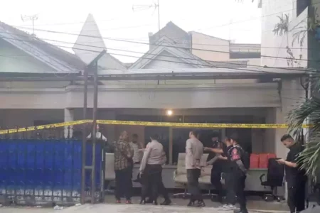 Penggeledahan rumah diduga Produsen Narkoba di Malang.