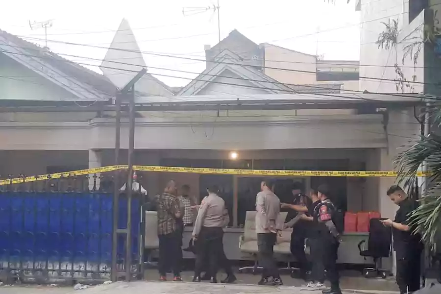 Penggeledahan rumah diduga Produsen Narkoba di Malang.