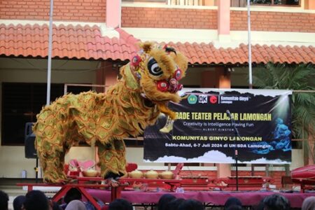 Barongsai dan Karawitan Meriahkan Parade Teater Pelajar 2024 di Lamongan foto beritajatim