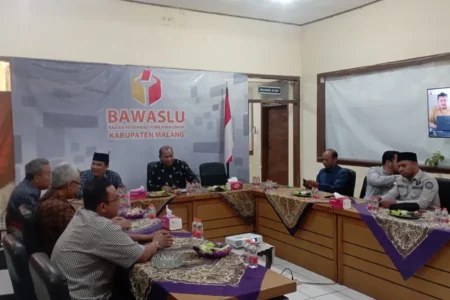 Bertemu DPRD Jatim, Bawaslu Malang Keluhkan Kantor Rusak foto beritajatim