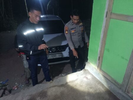 Temuan Bayi Laki-laki Telanjang dan Beralas Sarung di Depan Toko Sembako Bondowoso Tempat bayi ditelantarkan di depan toko sembako Desa Sukodono, Kecamatan Pujer, Bondowoso, Rabu (24/7/2024) dini hari.