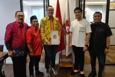 Kaesang Beri Surat Tugas Bayu Airlangga Maju Pilwali Surabaya 2024