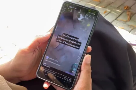 Viral, Bercak Merah Misterius Gegerkan Tuwiri Wetan Tuban foto beritajatim