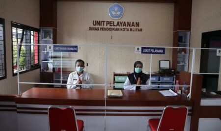 Kantor Dasar Dinas Pendidikan Kota Blitar, Rabu (17/07/2024). (foto : Winanto/beritajatim.com)