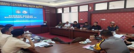 Manajemen Arema FC audiensi dengan Pemerintah Kota Blitar, Selasa (23/07/2024). (Foto : Winanto/beritajatim.com)