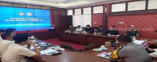 Manajemen Arema FC audiensi dengan Pemerintah Kota Blitar, Selasa (23/07/2024). (Foto : Winanto/beritajatim.com)