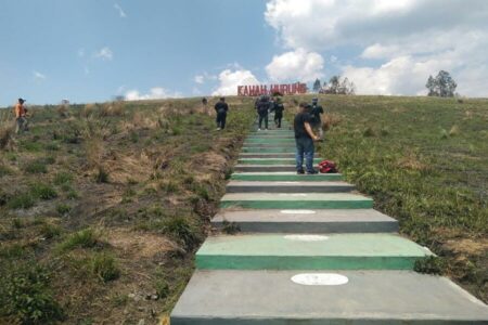 Objek wisata Kawah Wurung yang berada di Desa Kalianyar, Kecamatan Ijen, Kabupaten Bondowoso. (Deni Ahmad Wijaya/BeritaJatim.com)