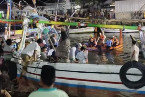Tiga Hari Pencarian, Jasad Nelayan Sampang Tenggelam Ditemukan foto berita jatim