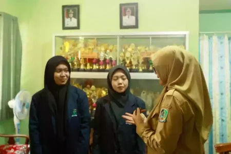 Begini Aktivitas Lulusan Program Banyuwangi Cerdas, Siap Mengabdi Begini Aktivitas Lulusan Program Banyuwangi Cerdas.