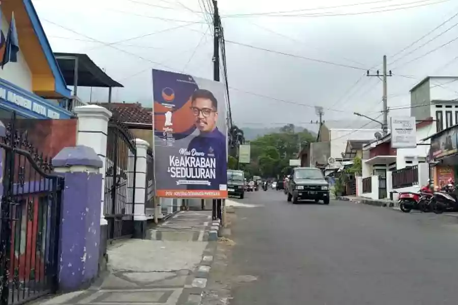 Baliho Kresna Dewanata Phrosakh di Kota Batu.