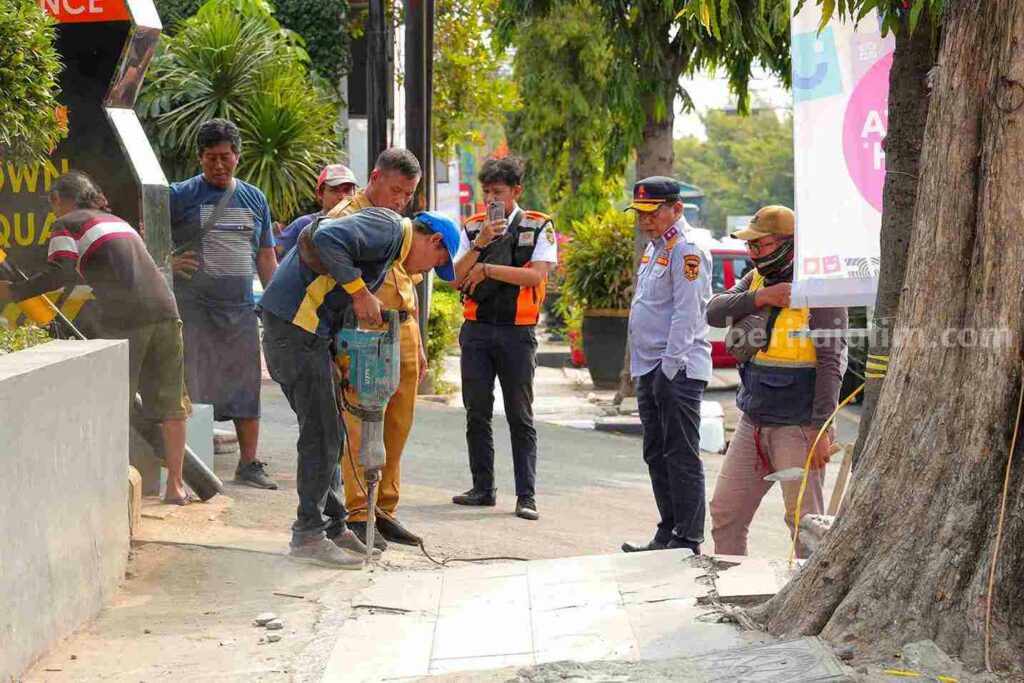 Pemkot dan Polres Kediri Kota Tertibkan Parkir di Jalan Hasanuddin.