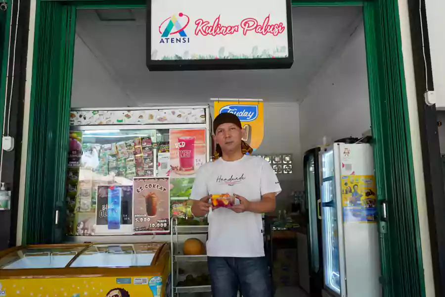 Bang Edi, eks pemulung, berhasil bangkit dari keterpurukan setelah dibantu Mensos Risma.