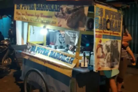 Es Puter Mulyosari, Jajanan Malam Favorit Mahasiswa Surabaya foto beritajatim