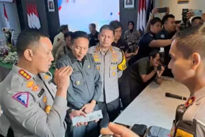Jadi Pilot Project, Polresta Malang Kota Luncurkan ETLE Mobile Handheld, Begini Cara Kerjanya Peluncuruan ETLE Mobile Handheld di Polresta Malang Kota.