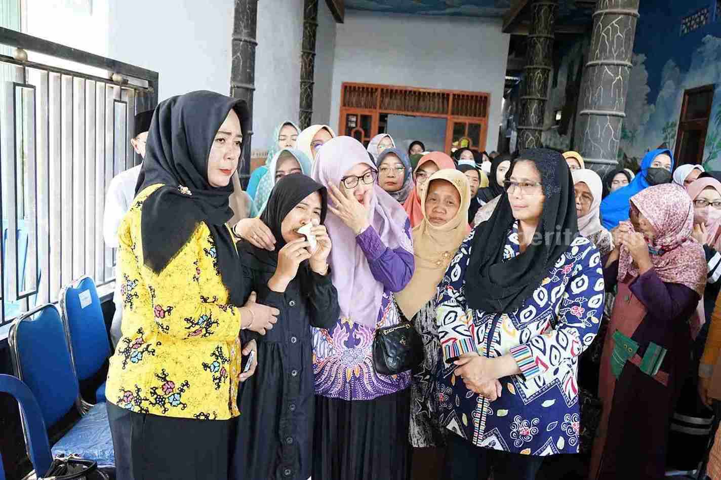 Pj Wali Kota Kediri Takziah ke Rumah Duka Lurah Setonogedong.