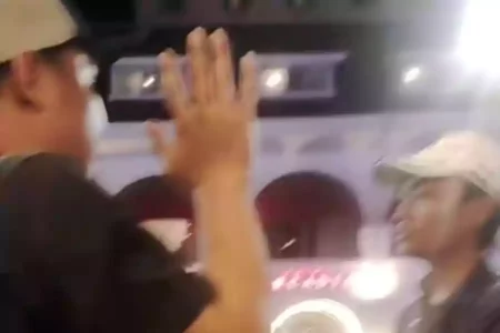 Satpol PP Surabaya Tangkap 4 Fotografer di Kota Lama yang Labrak Fotografer Lain Tangkapan Layar Video Viral Fotografer Kota Lama Surabaya. (Instagram/@hanspotrait_)