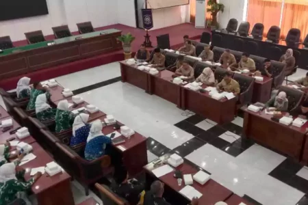 Audensi perwakilan guru Nonip di ruangan DPRD bersama BPK.
