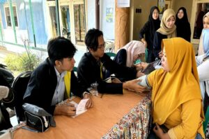 Pemeriksaan Kesehatan Masyarakat Desa Jatisari Gratis Sebagai Awal Penerjunan Program RDS Jeliteng