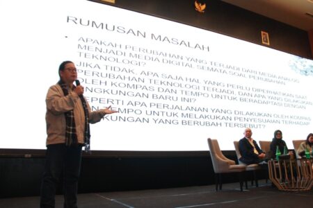 Doktor Ilmu Komunikasi Blak-blakan Soal Bisnis Media Siber ke Peserta Jatim Media Summit 2024 Dr. Ignatius Haryanto dalam Jatim Media Summit 2024 (dok. Rama Indra/beritajatim.com)