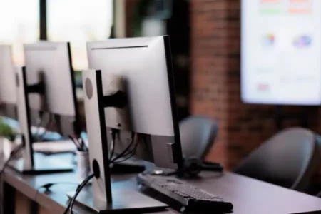 Diskominfo Surabaya Batasi Akses Internet di Kantor Dinas foto beritajatim